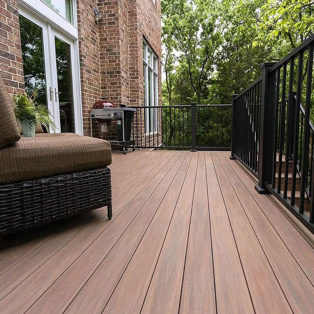 DECK PVC Terraza al aire libre con Deck de PVC. Venta de pisos